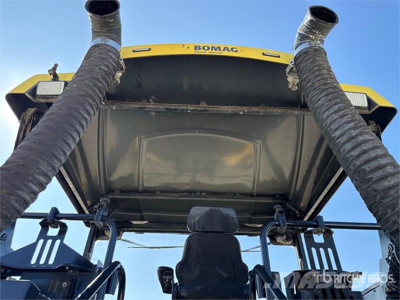 Bomag BF 600 C-2 S500 Track Asphalt Paver Asfaldilaoturid