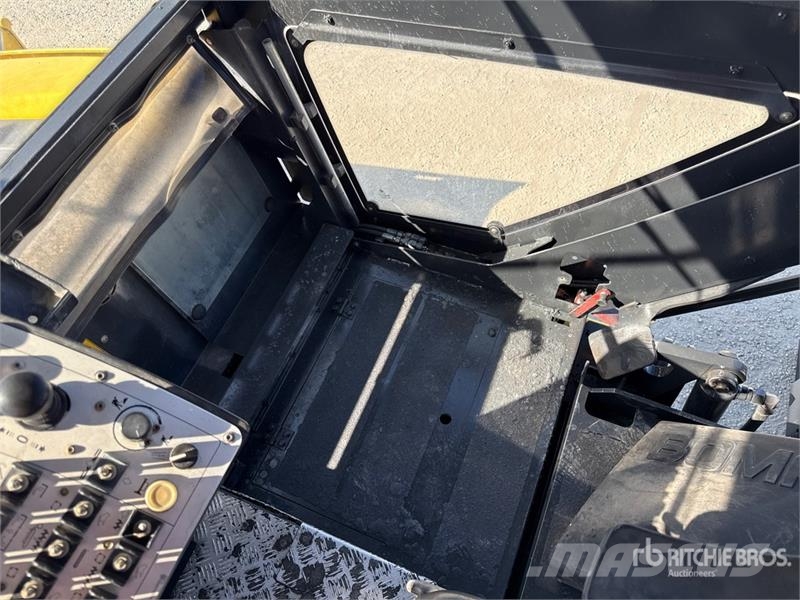 Bomag BF 600 C-2 S500 Track Asphalt Paver Asfaldilaoturid