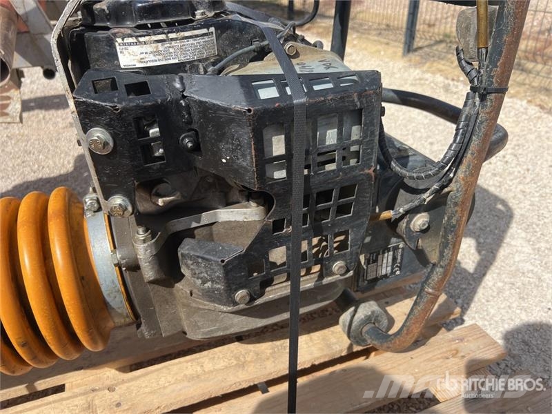 Bomag BT65/4 탬퍼