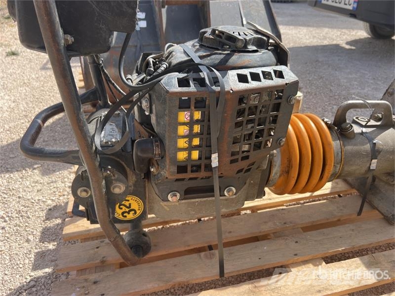 Bomag BT65/4 탬퍼