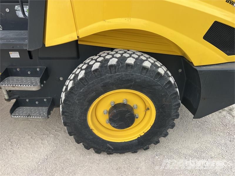 Bomag BW 145 D-5 Compacteur Vibrant Monocylindre Smooth Rouleaux monocylindre
