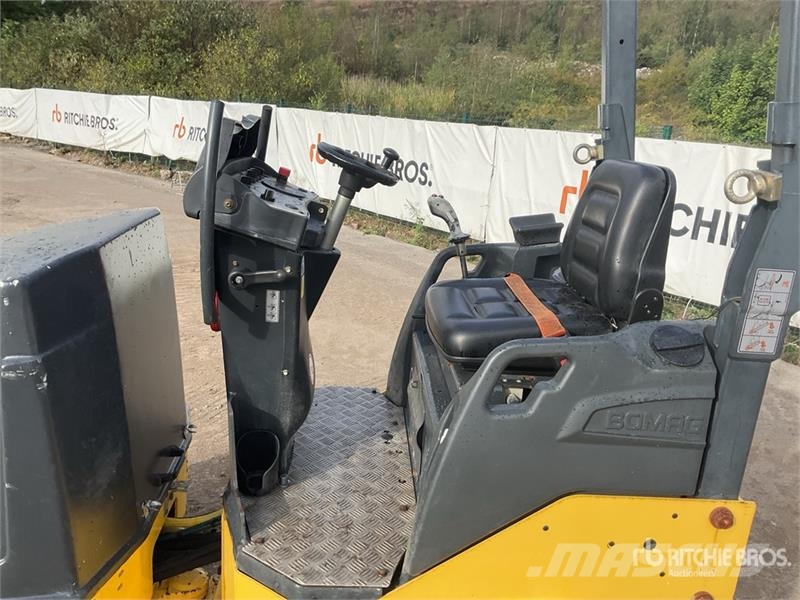 Bomag BW120AD-5 Double Drum Roller Divvalču grunts veltņi