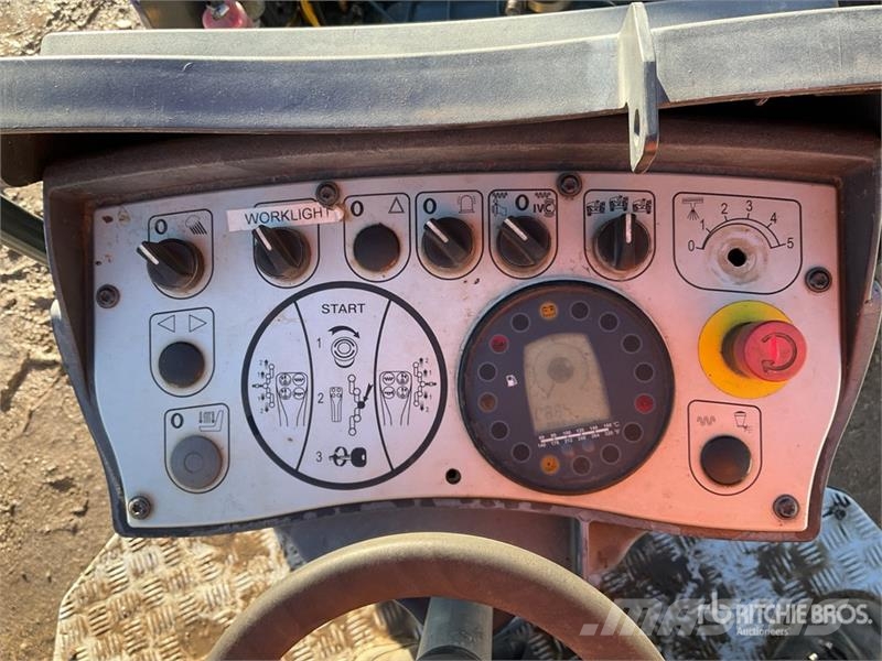 Bomag BW135AD-5 مداحل ثنائية الاسطوانة