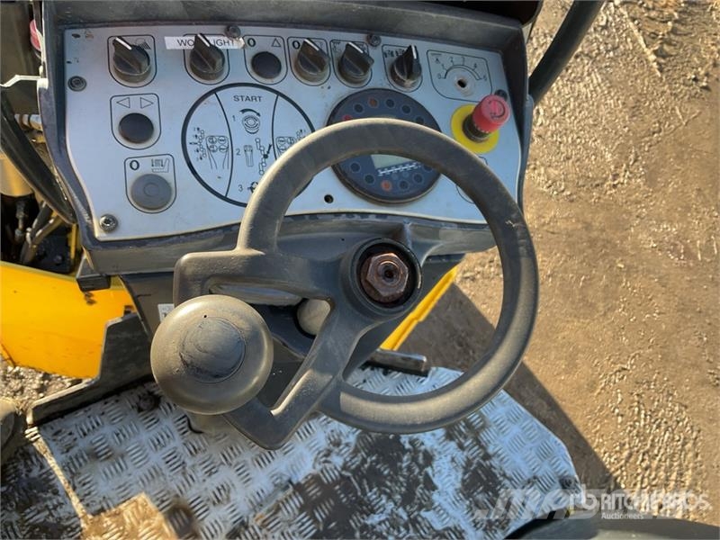Bomag BW135AD-5 مداحل ثنائية الاسطوانة
