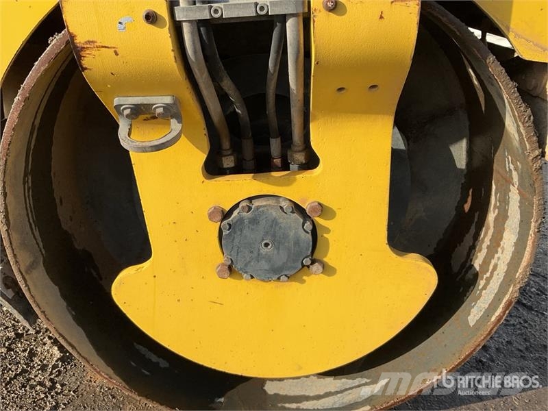 Bomag BW135AD-5 مداحل ثنائية الاسطوانة