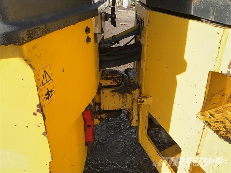 Bomag BW135AD-5 مداحل ثنائية الاسطوانة