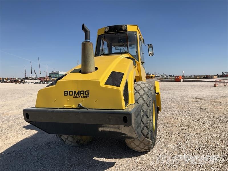 Bomag BW211 D-4 Double Drum Roller Porinių būgnų volai