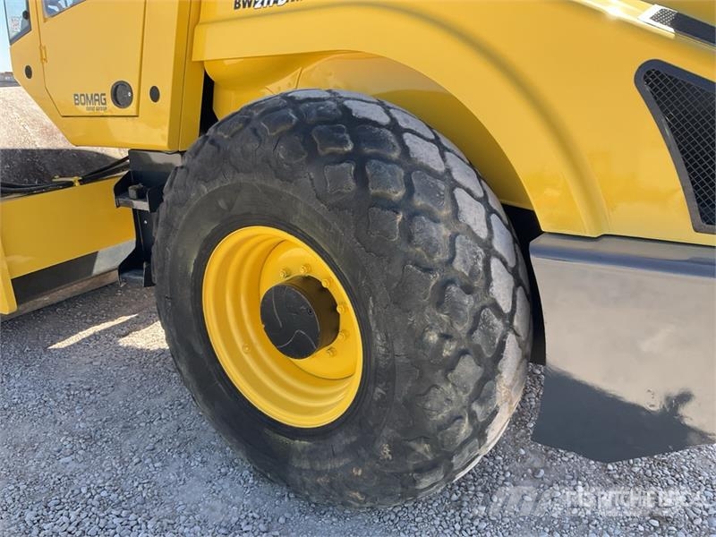 Bomag BW211 D-4 Double Drum Roller Porinių būgnų volai