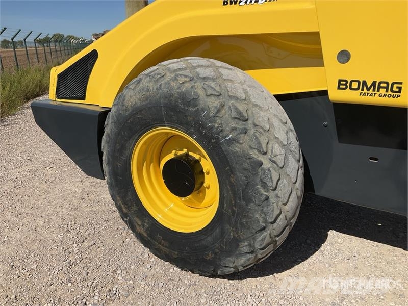 Bomag BW211 D-4 Double Drum Roller Porinių būgnų volai