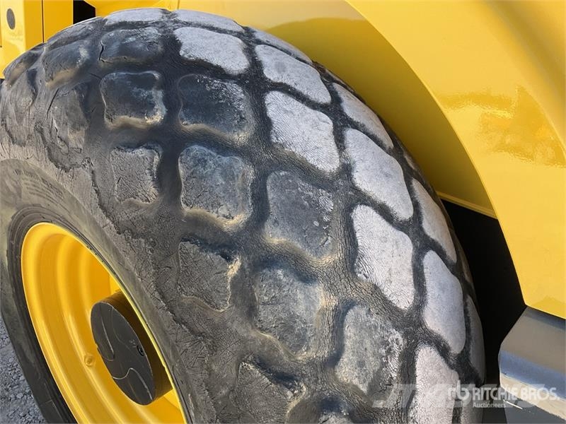 Bomag BW211 D-4 Double Drum Roller Porinių būgnų volai