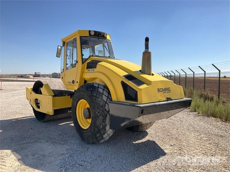 Bomag BW211 D-4 Double Drum Roller Porinių būgnų volai