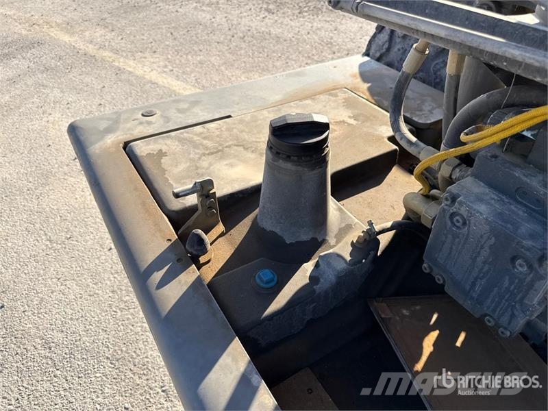Bomag BW211D-4 Smooth Drum Compactor Egydobos hengerek