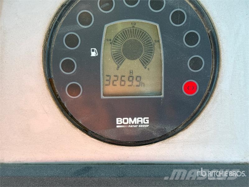 Bomag BW211D-4 Smooth Drum Compactor Egydobos hengerek