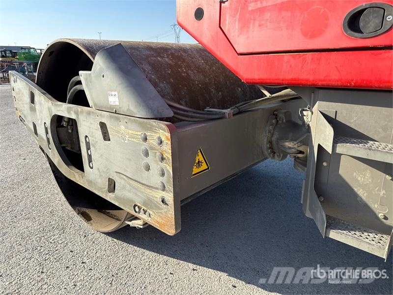 Bomag BW211D-4 Smooth Drum Compactor Egydobos hengerek