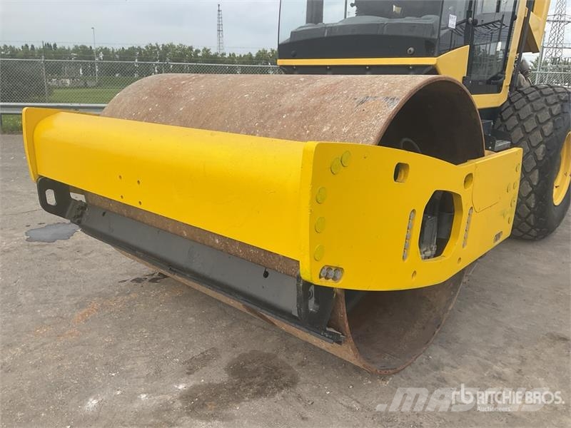 Bomag BW211D-5 Smooth Drum Compactor Egydobos hengerek