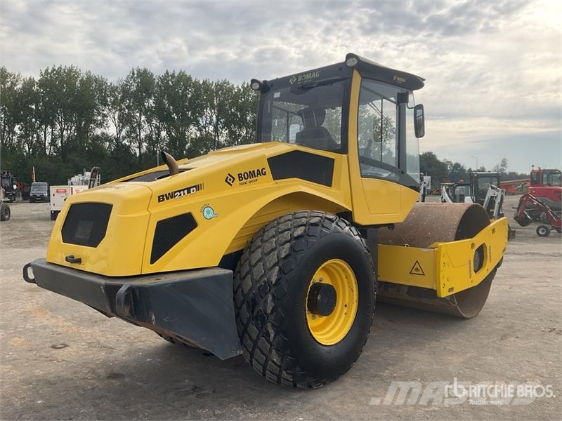 Bomag BW211D-5 Smooth Drum Compactor Egydobos hengerek
