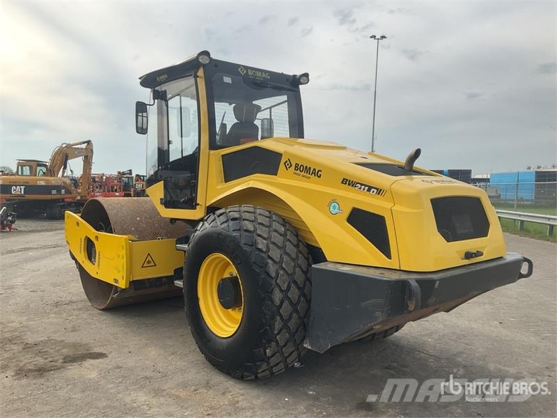 Bomag BW211D-5 Smooth Drum Compactor Egydobos hengerek