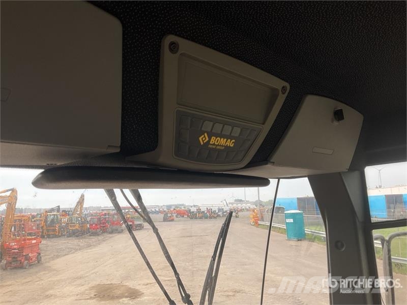 Bomag BW211D-5 Smooth Drum Compactor Egydobos hengerek