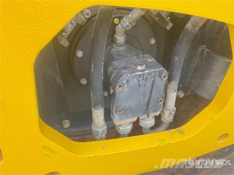 Bomag BW211D-5 Smooth Drum Compactor Egydobos hengerek