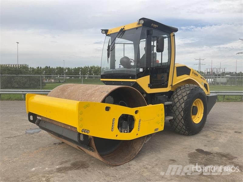 Bomag BW211D-5 Smooth Drum Compactor Egydobos hengerek