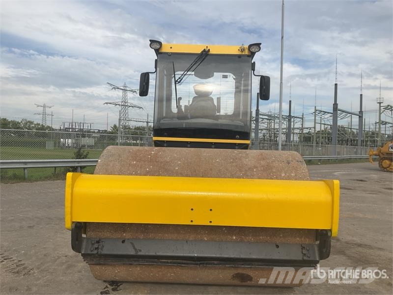 Bomag BW211D-5 Smooth Drum Compactor Egydobos hengerek