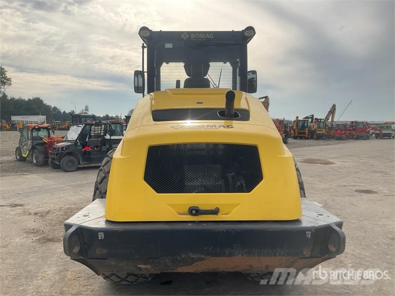 Bomag BW211D-5 Smooth Drum Compactor Egydobos hengerek