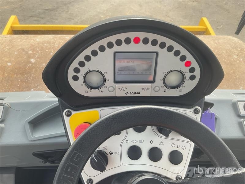 Bomag BW211D-5 Smooth Drum Compactor Egydobos hengerek