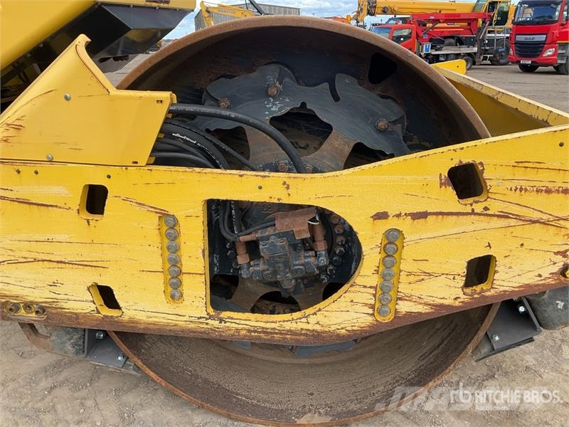 Bomag BW213DH-4i Smooth Drum Compactor 振動ローラ