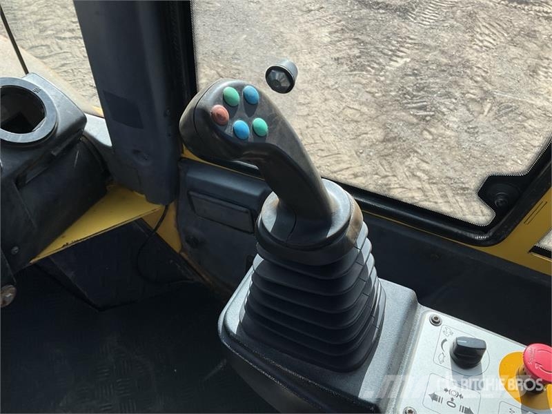 Bomag BW213DH-4i Smooth Drum Compactor 振動ローラ