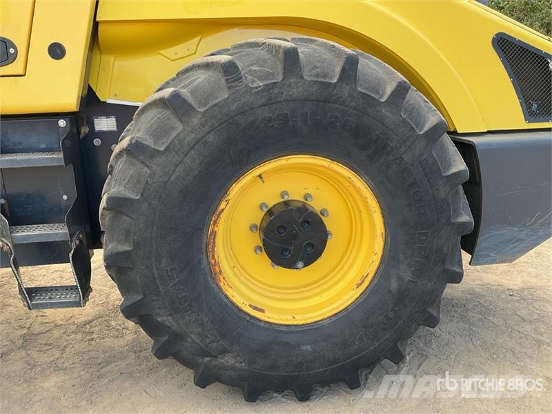 Bomag BW213DH-4i Smooth Drum Compactor 振動ローラ