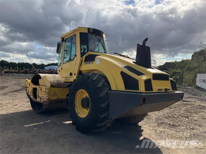 Bomag BW213DH-4i Smooth Drum Compactor 振動ローラ