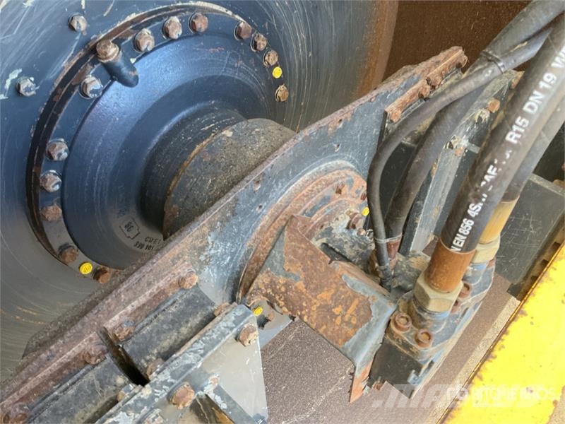 Bomag BW213DH-4i Smooth Drum Compactor 振動ローラ