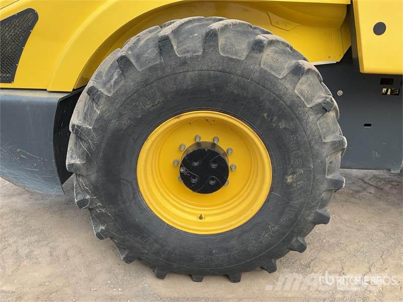 Bomag BW213DH-4i Smooth Drum Compactor 振動ローラ