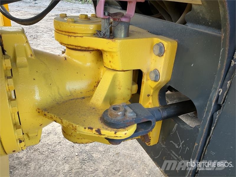 Bomag BW213DH-4i Smooth Drum Compactor 振動ローラ
