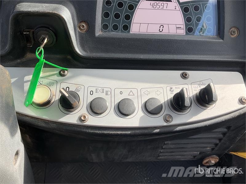 Bomag BW213DH-4i Smooth Drum Compactor 振動ローラ