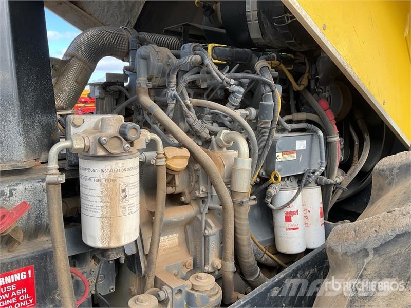 Bomag BW213DH-4i Smooth Drum Compactor 振動ローラ