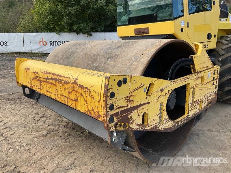 Bomag BW213DH-4i Smooth Drum Compactor 振動ローラ
