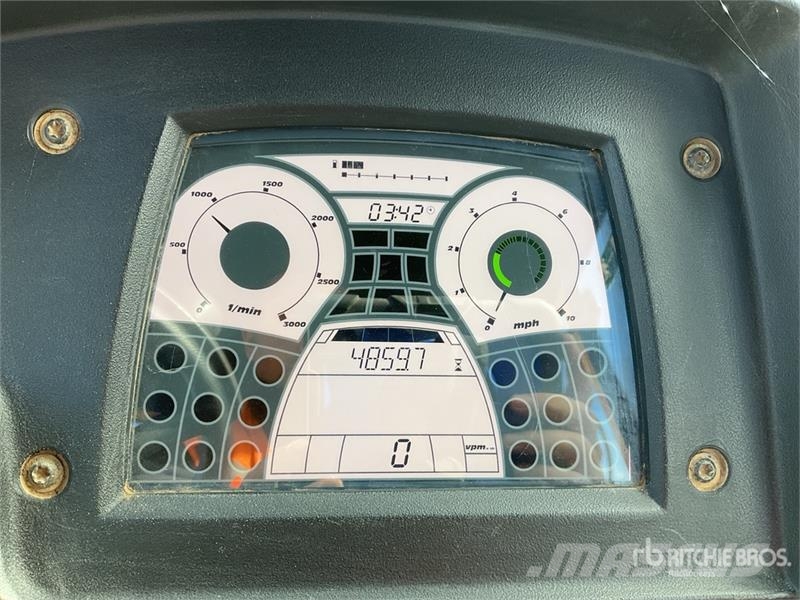 Bomag BW213DH-4i Smooth Drum Compactor 振動ローラ