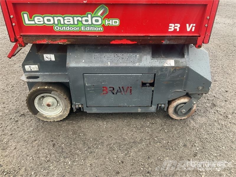 Bravi LUI Mini HD S.I.W Vertical Mast Lift Personenliften en invalideliften