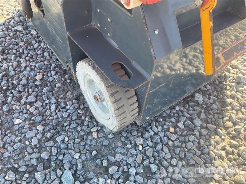 Bravi LUI MINI HD SLW Vertical Mast Lift Vertikālie pacēlāji