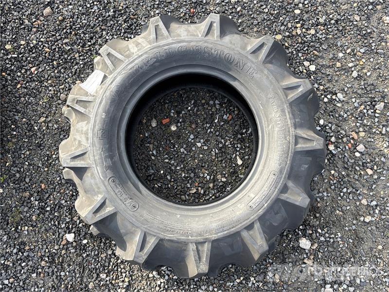 Bridgestone 9.5-16 Tires Gume, točkovi i felne