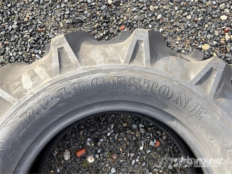 Bridgestone 9.5-16 Tires Gume, točkovi i felne