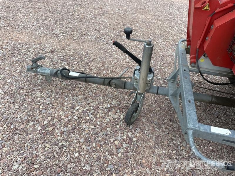 Bugnot BVN56 Tow-Behind Broyeur A Branche Wood Chipper Flishuggar