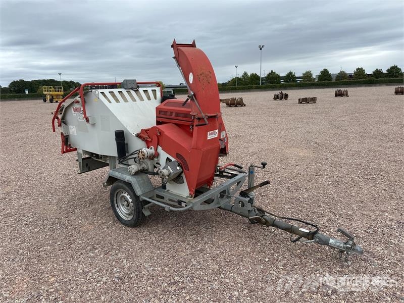 Bugnot BVN56 Tow-Behind Broyeur A Branche Wood Chipper Flishuggar