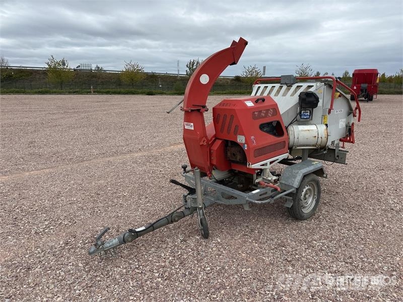 Bugnot BVN56 Tow-Behind Broyeur A Branche Wood Chipper Flishuggar