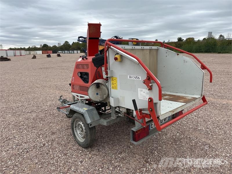 Bugnot BVN56 Tow-Behind Broyeur A Branche Wood Chipper Flishuggar