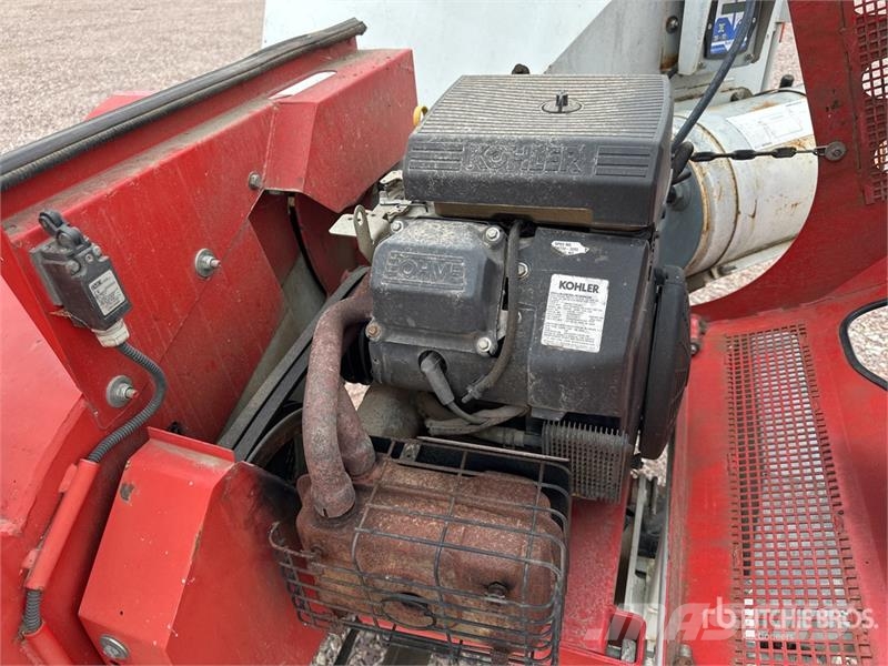 Bugnot BVN56 Tow-Behind Broyeur A Branche Wood Chipper Flishuggar