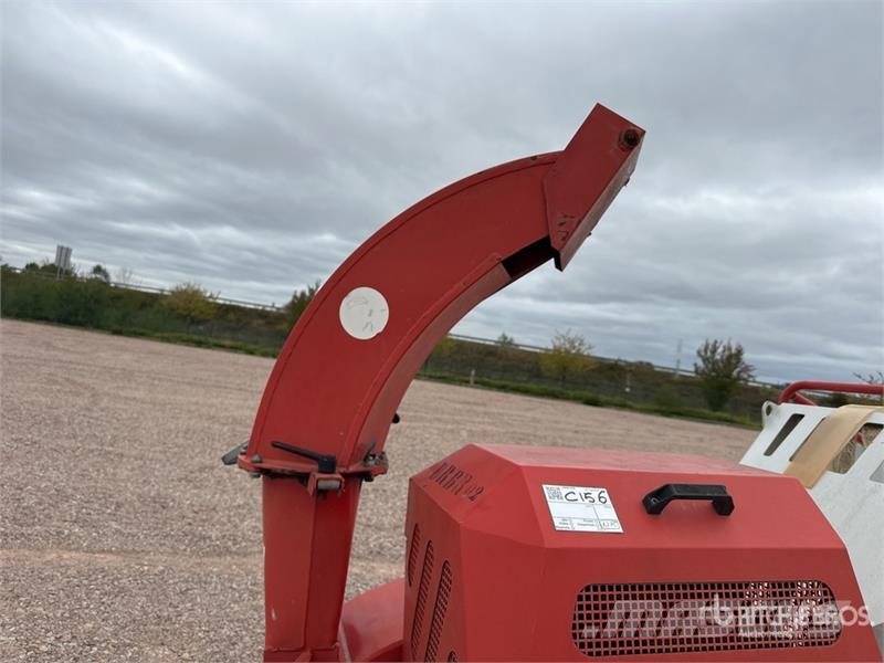 Bugnot BVN56 Tow-Behind Broyeur A Branche Wood Chipper Flishuggar