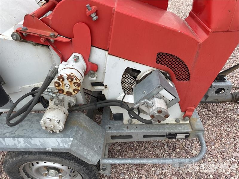 Bugnot BVN56 Tow-Behind Broyeur A Branche Wood Chipper Flishuggar