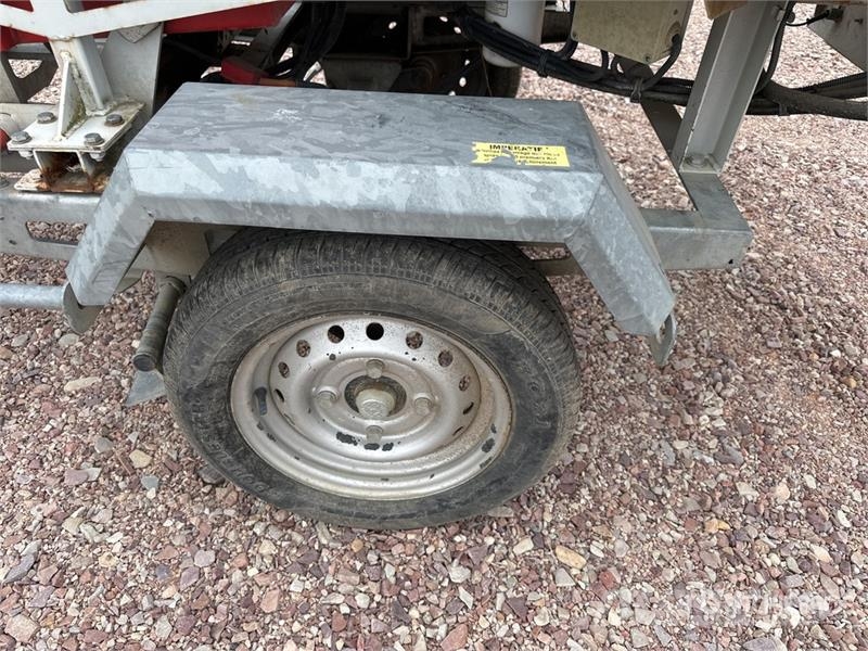 Bugnot BVN56 Tow-Behind Broyeur A Branche Wood Chipper Flishuggar